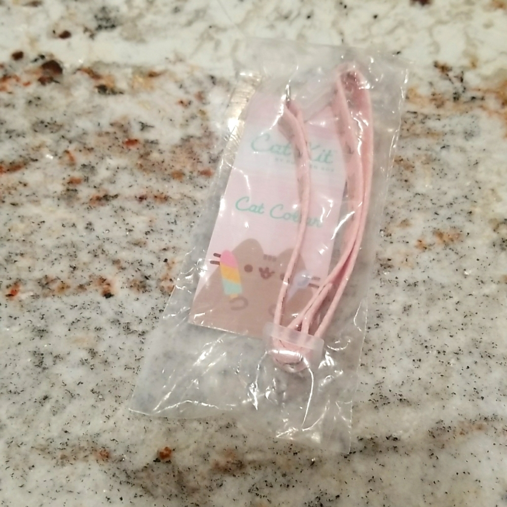 Pusheen cat collar